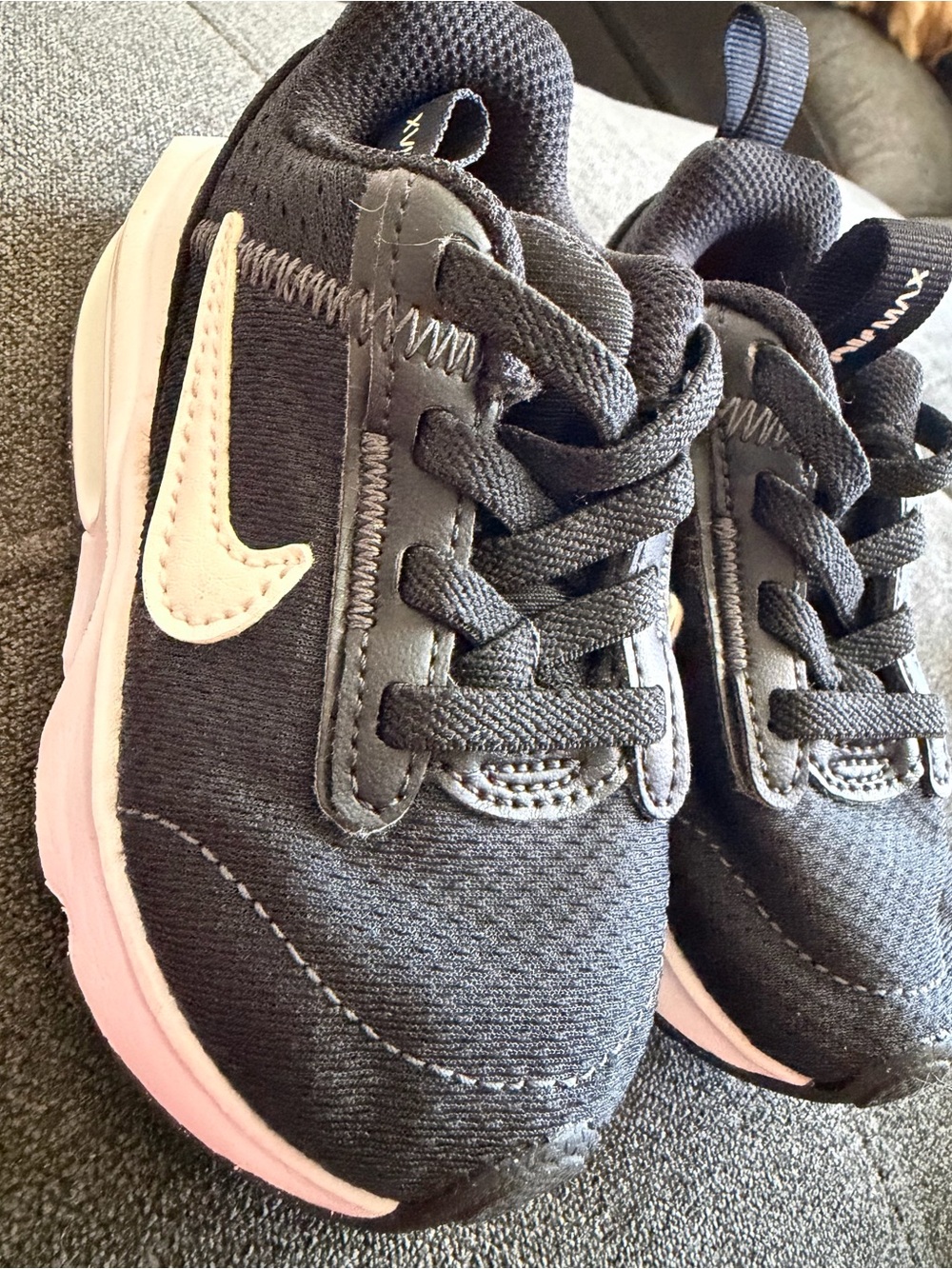 Nike Toddler AirMAX InTrLk Black and White Sneakers - NEW